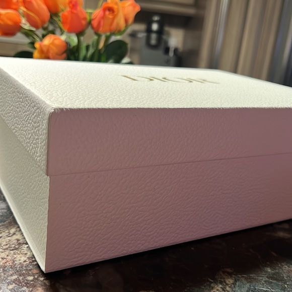 Dior Box with Ribbon - Picture 4 of 4